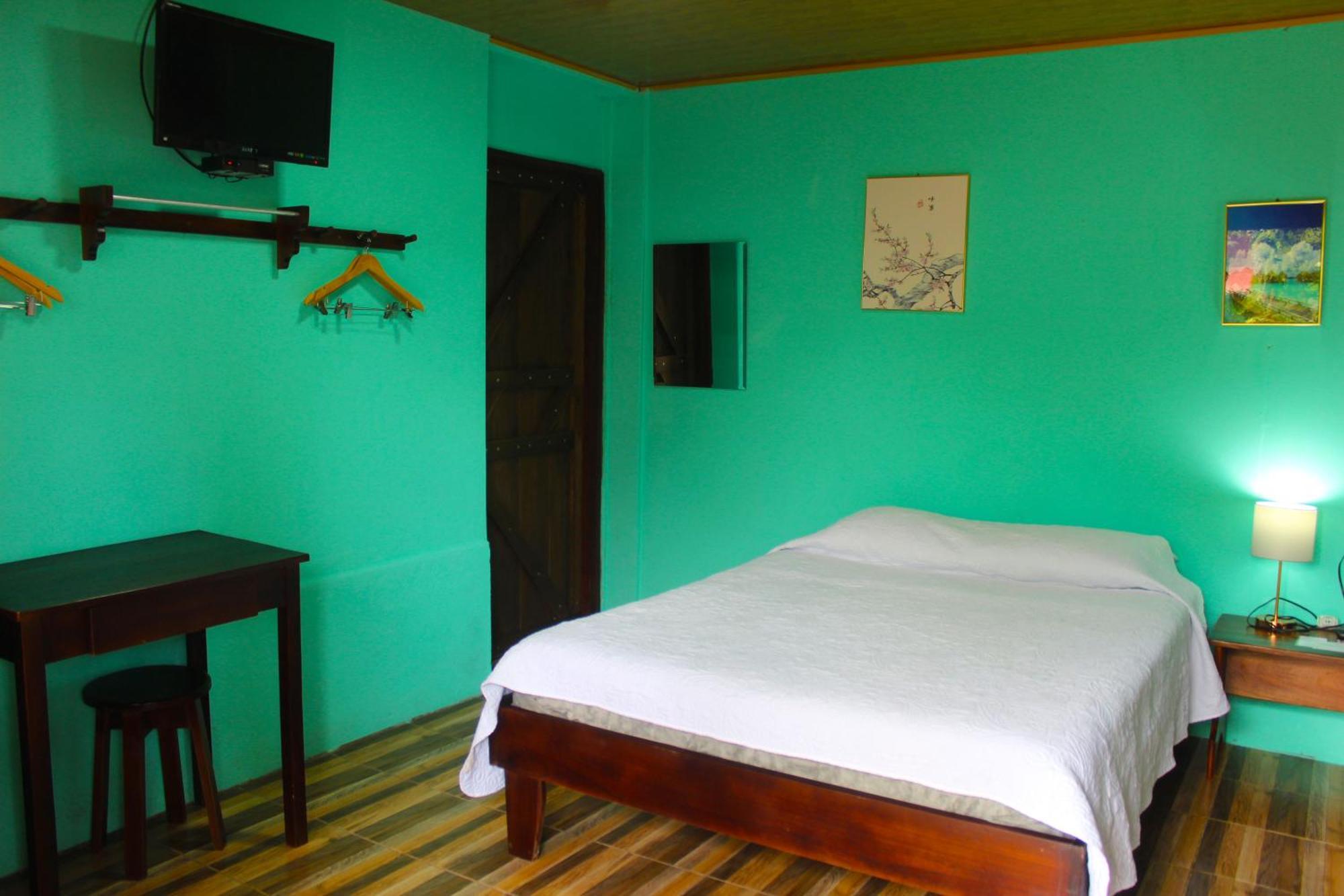 Cabinas Rio Celeste La Amistad Bed & Breakfast Exterior photo