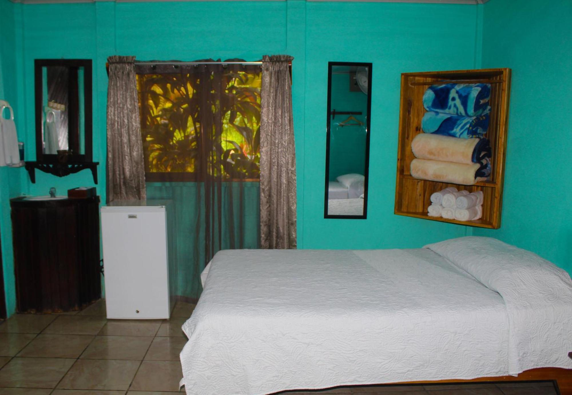 Cabinas Rio Celeste La Amistad Bed & Breakfast Exterior photo