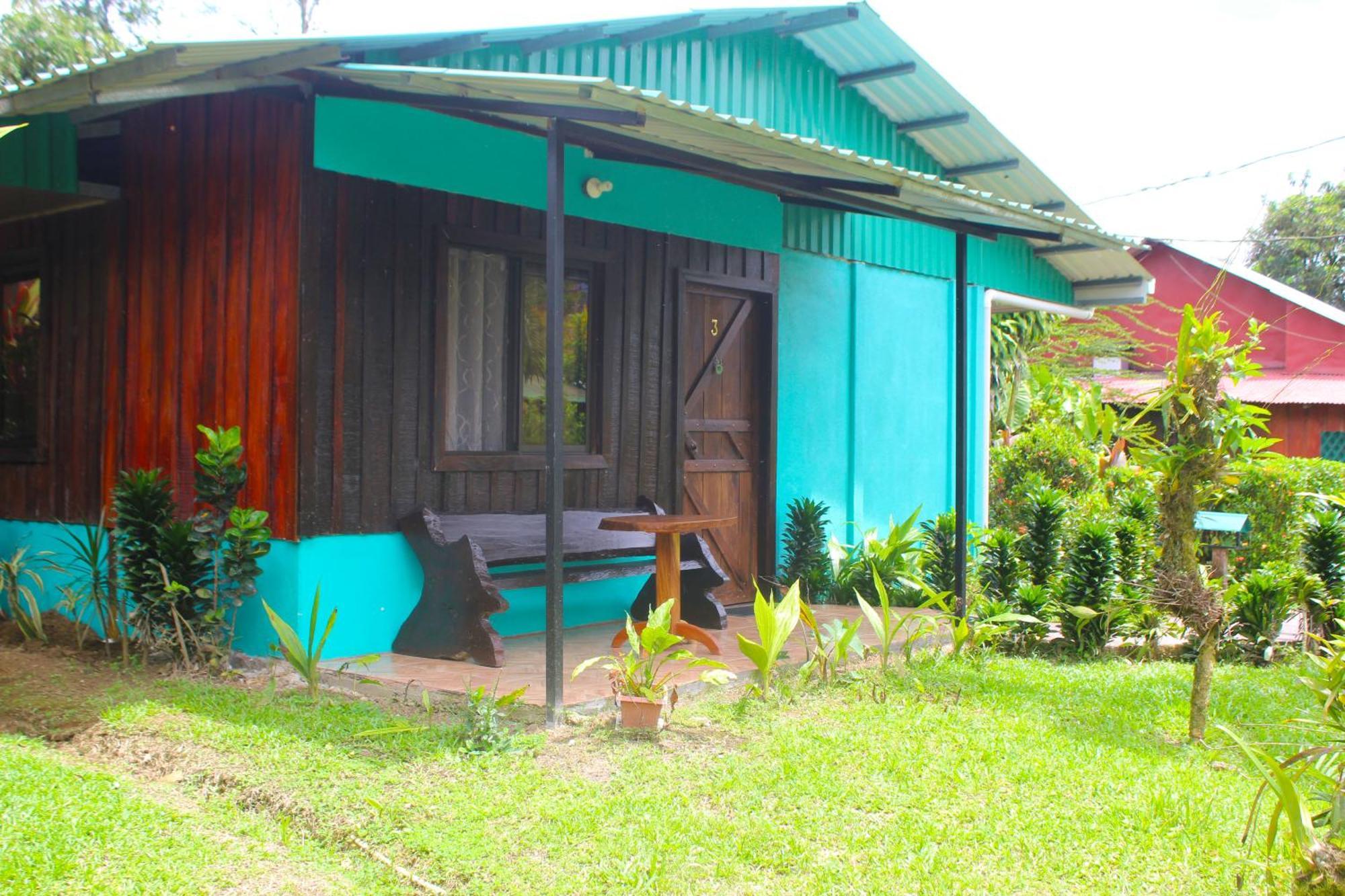 Cabinas Rio Celeste La Amistad Bed & Breakfast Exterior photo