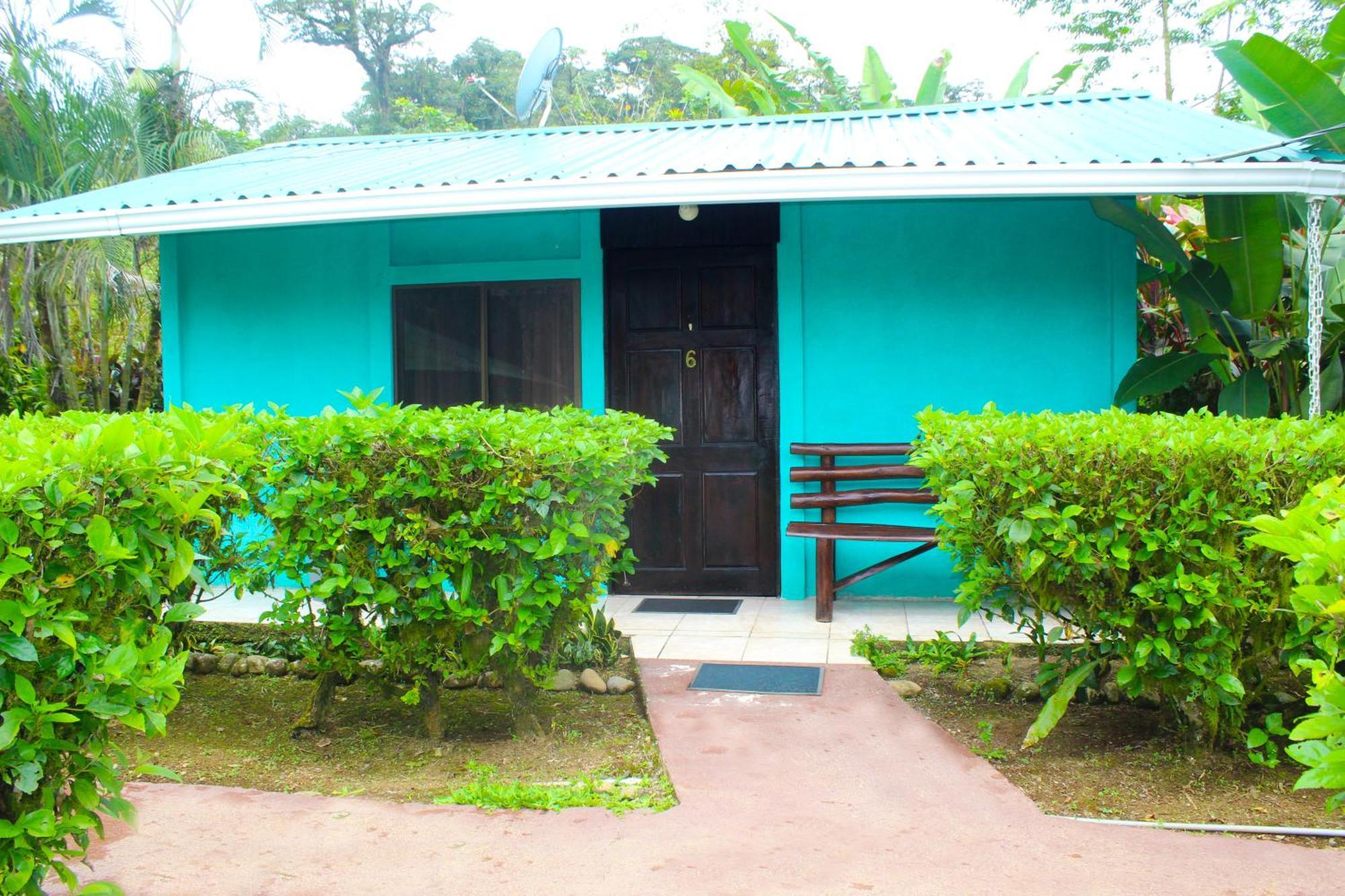 Cabinas Rio Celeste La Amistad Bed & Breakfast Exterior photo