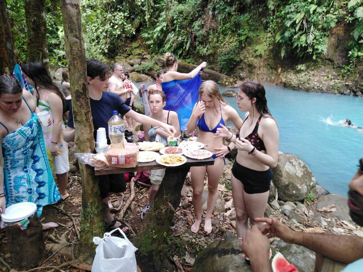 Cabinas Rio Celeste La Amistad Bed & Breakfast Exterior photo